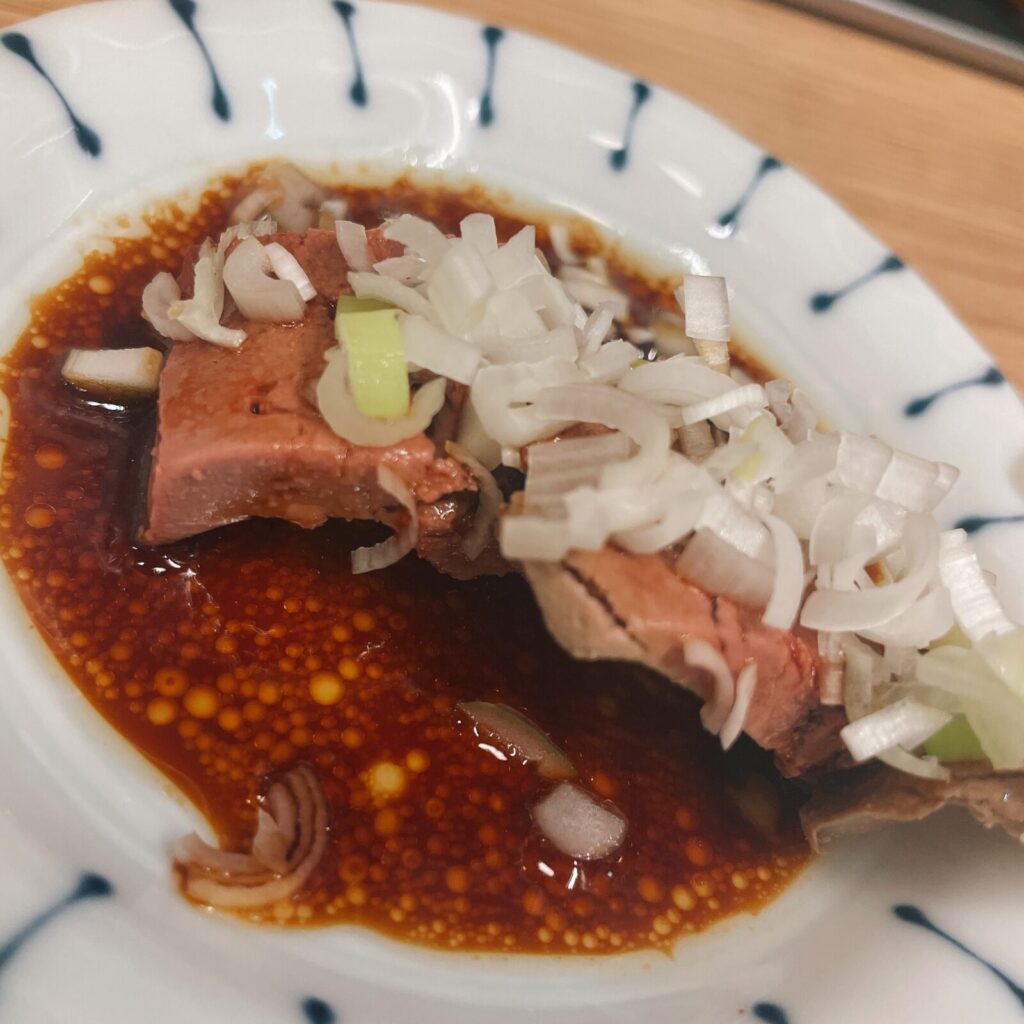 池袋「焼きとん ふく助」のレバ刺し串