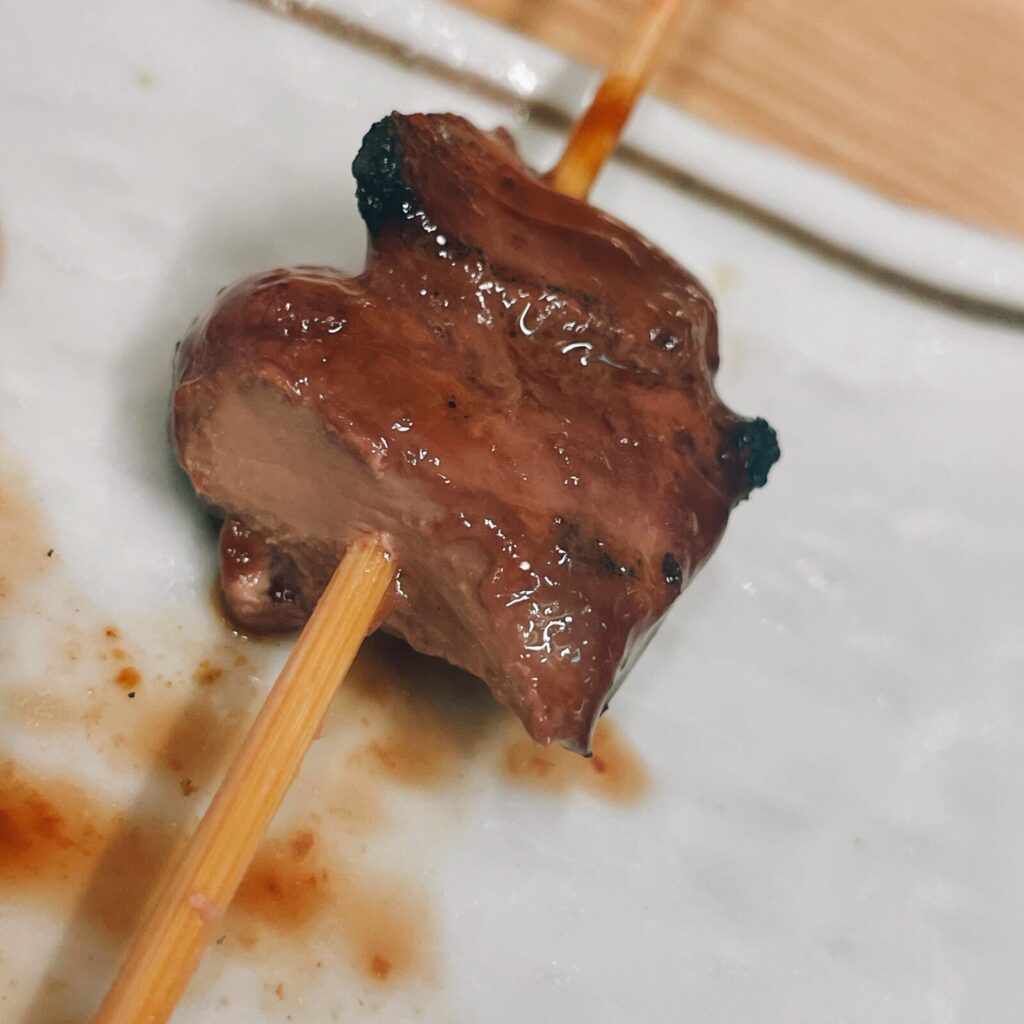 池袋「焼きとん ふく助」の豚レバー串。