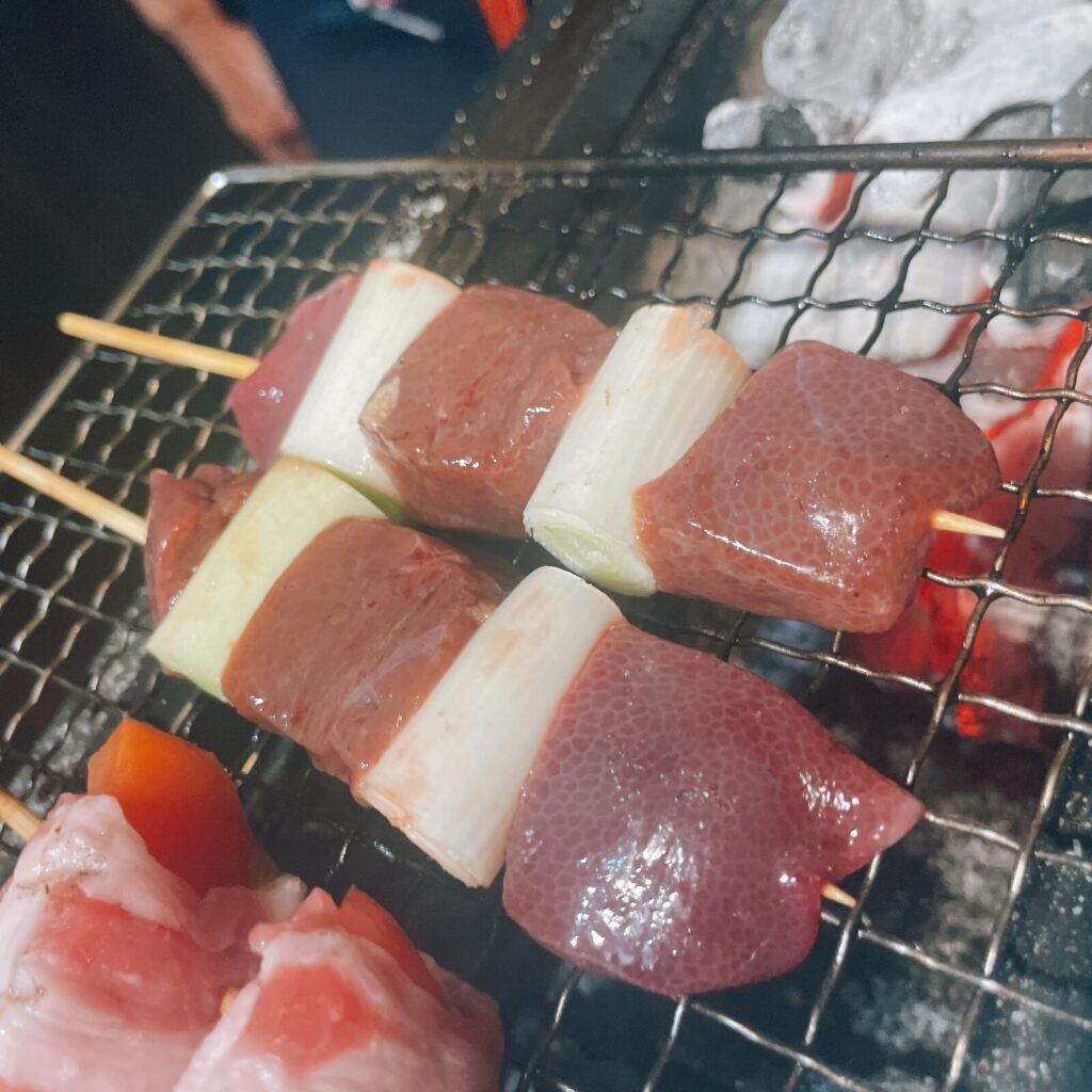 ひばりヶ丘「いこい(151)」のやきとん豚レバー串と肉巻きトマト