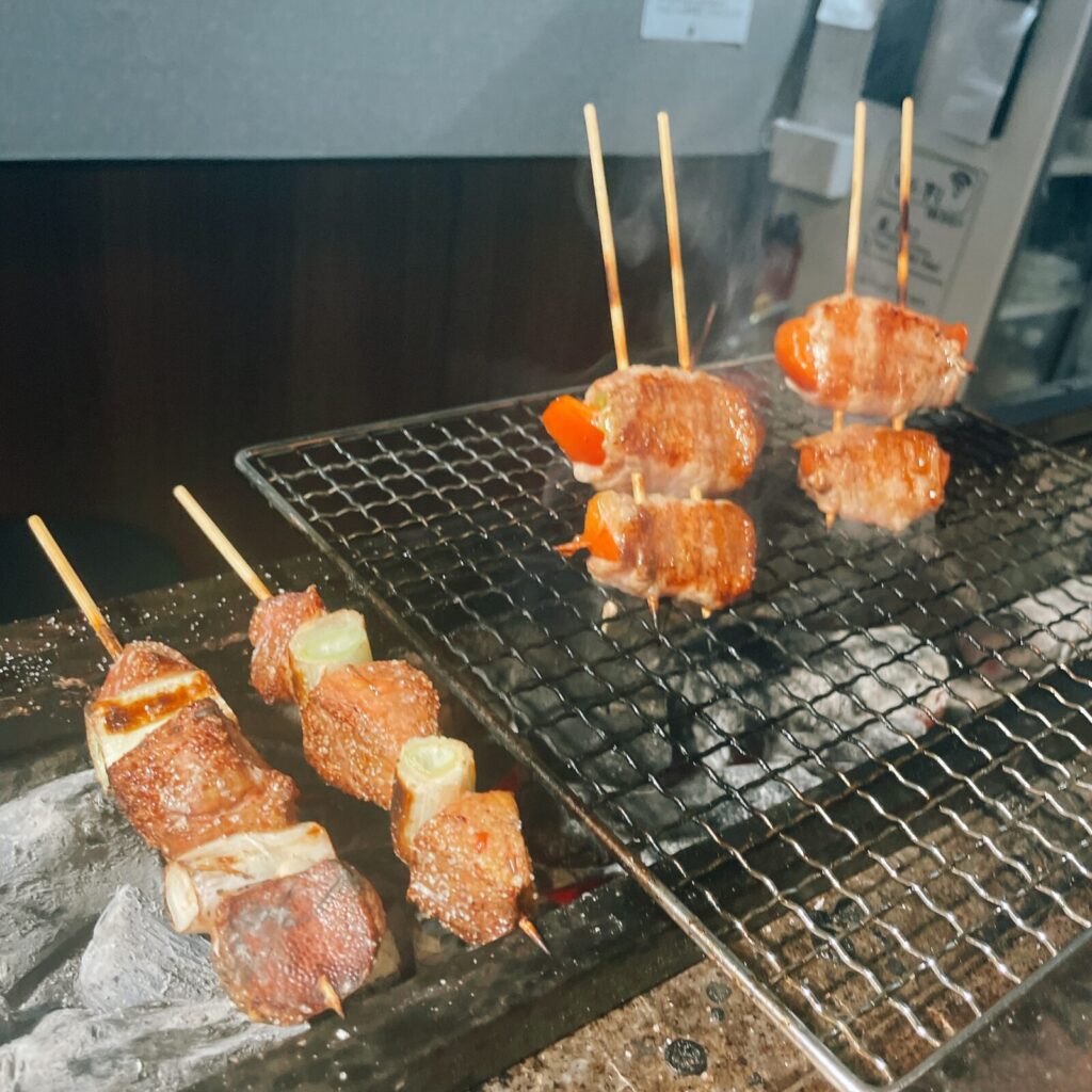 ひばりヶ丘「いこい(151)」のやきとん豚レバー串と肉巻きトマト