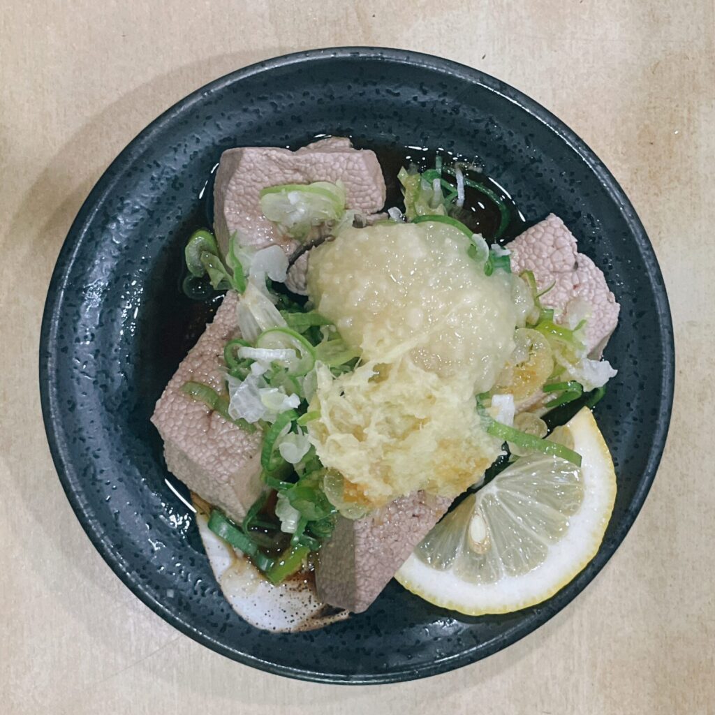 池袋「みつぼ」茹でレバ刺し