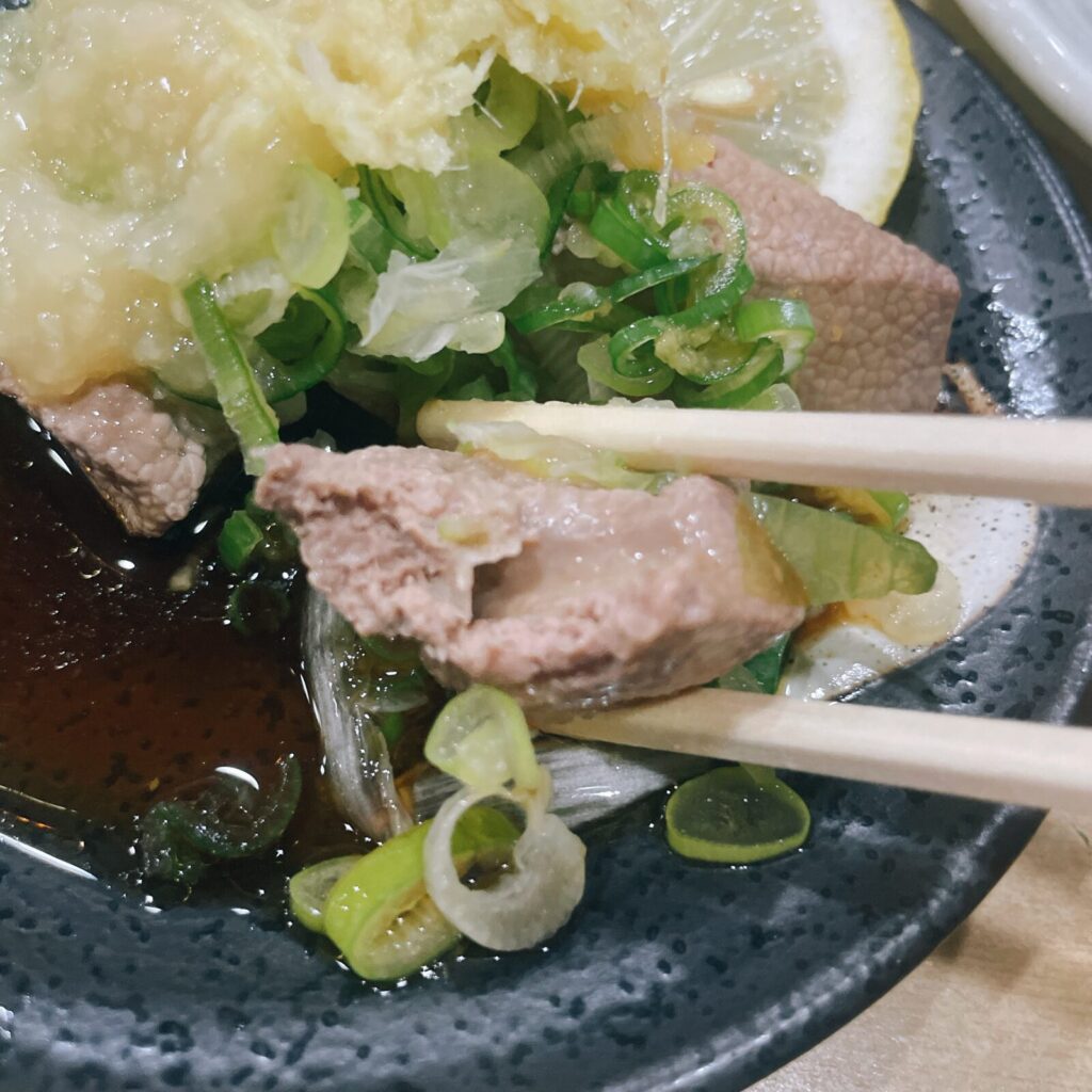 池袋「みつぼ」茹でレバ刺し