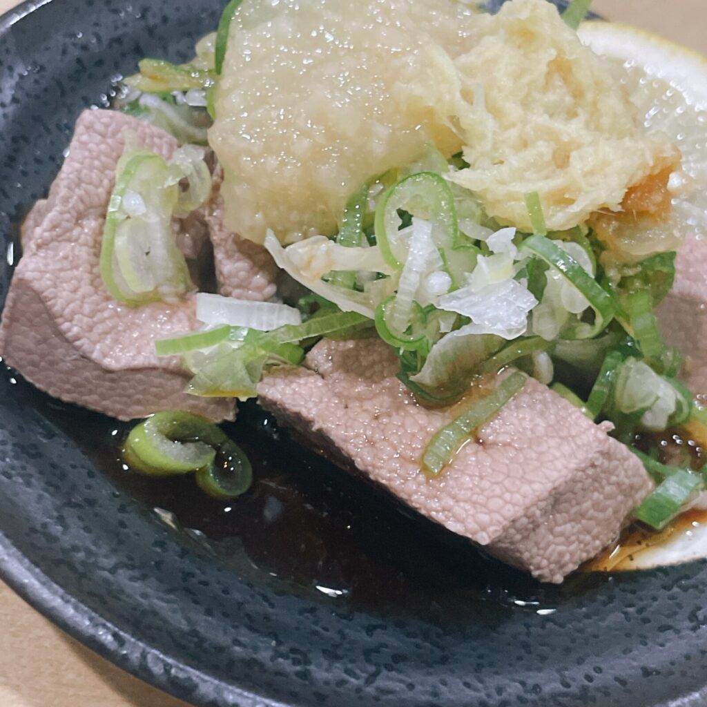 池袋「みつぼ」茹でレバ刺し