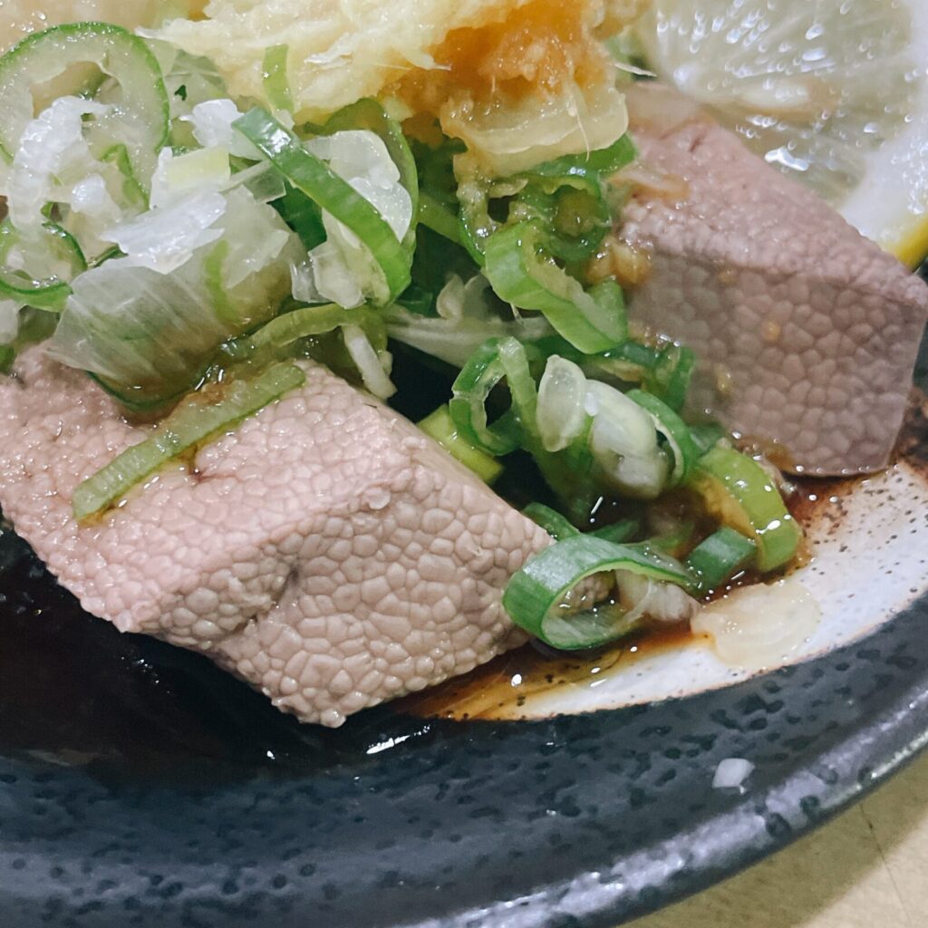 池袋「みつぼ」茹でレバ刺し
