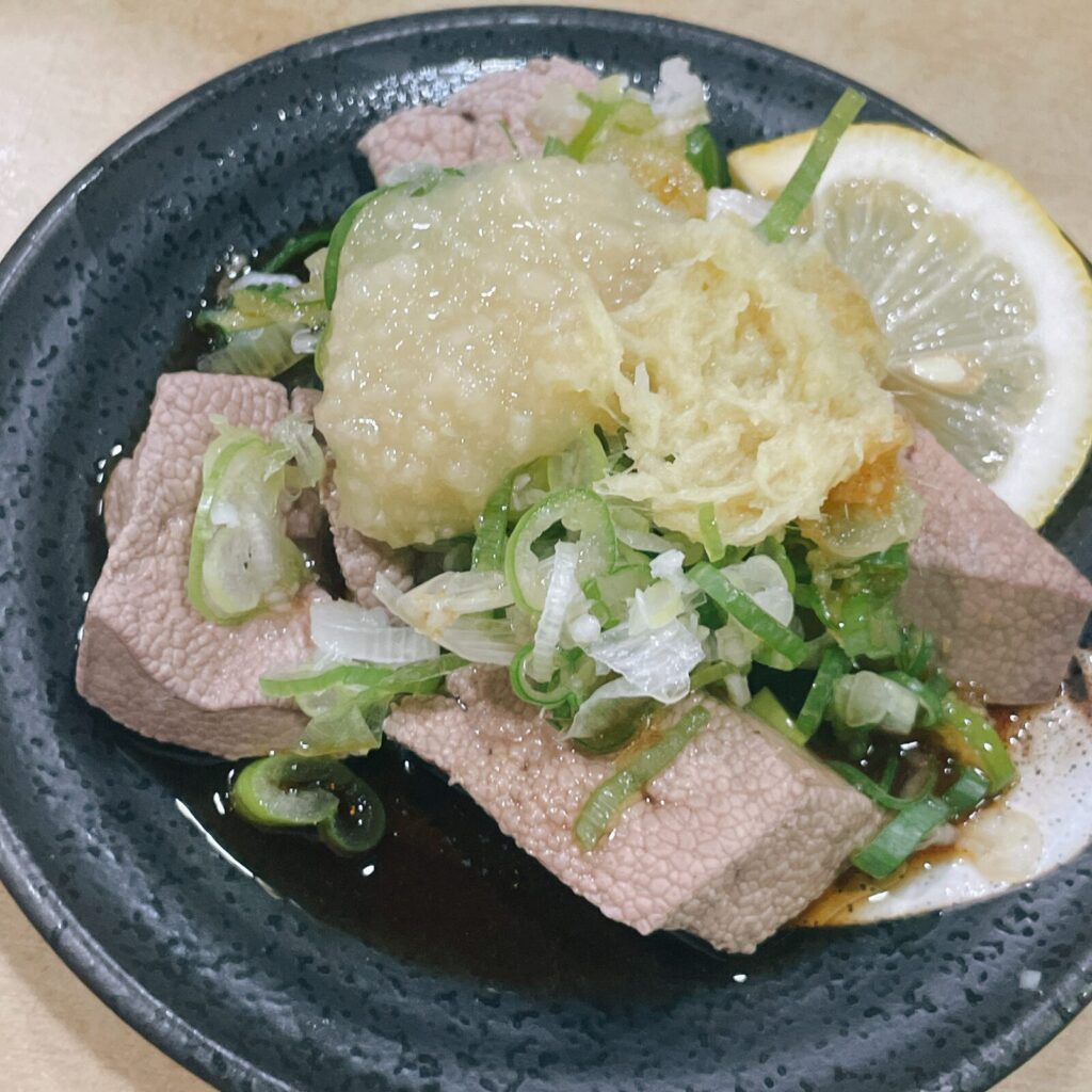 池袋「みつぼ」茹でレバ刺し