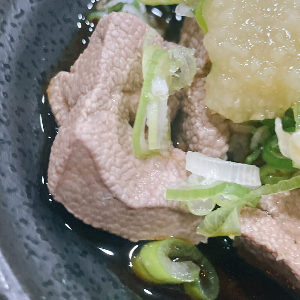 池袋「みつぼ」茹でレバ刺し