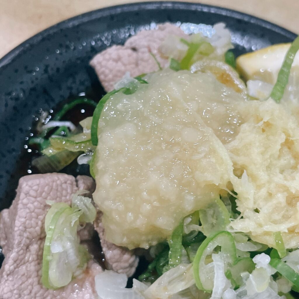 池袋「みつぼ」茹でレバ刺し