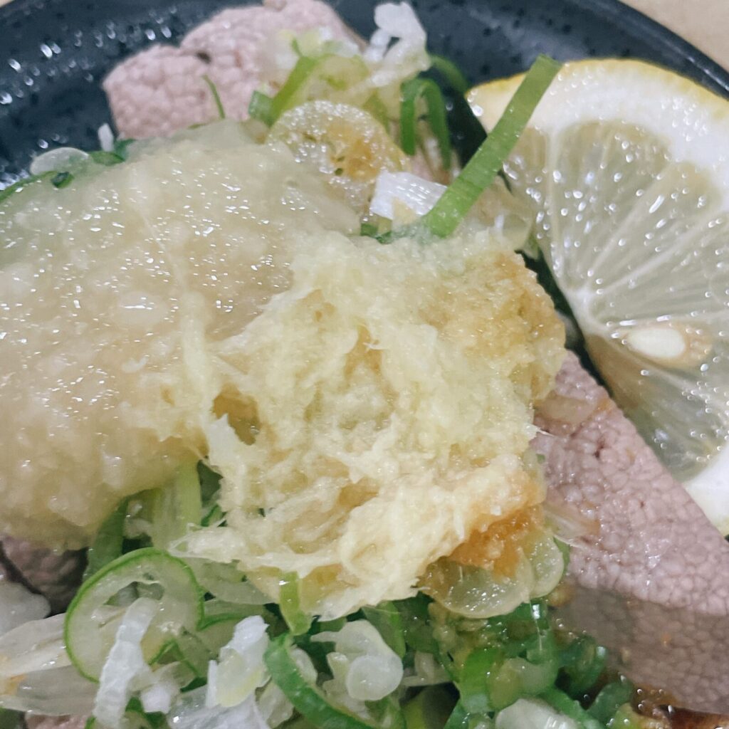 池袋「みつぼ」茹でレバ刺し