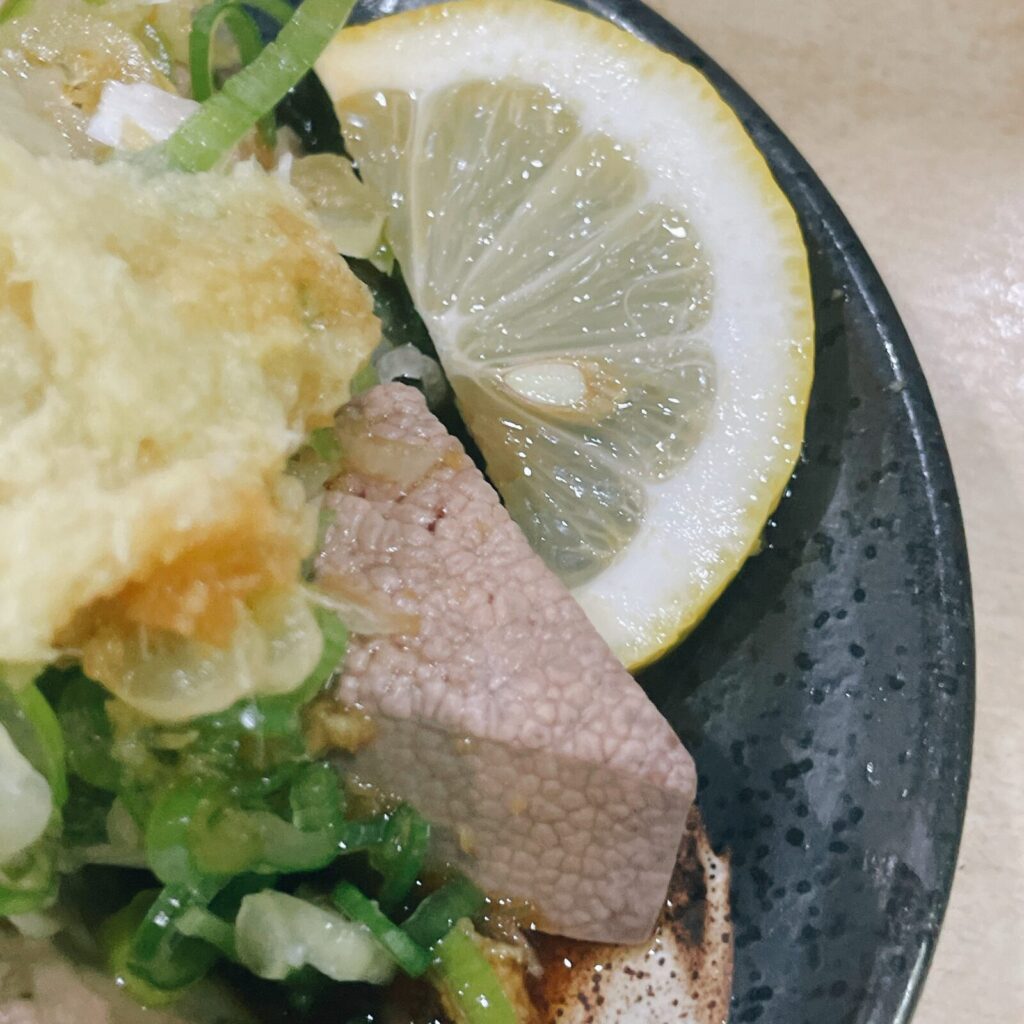 池袋「みつぼ」茹でレバ刺し