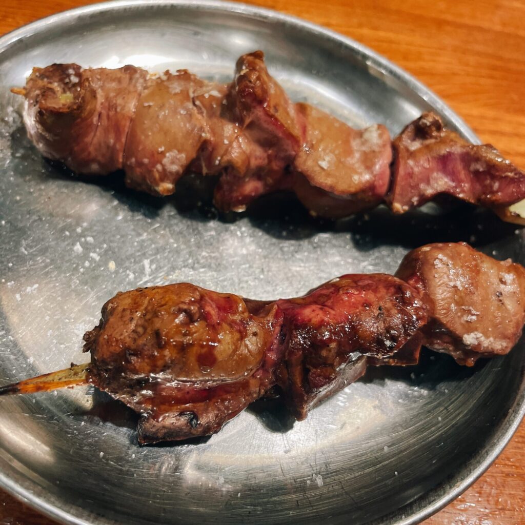 中野「元祖中野屋」の焼き鳥。レバー串。