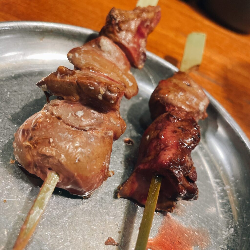 中野「元祖中野屋」の焼き鳥。レバー串。