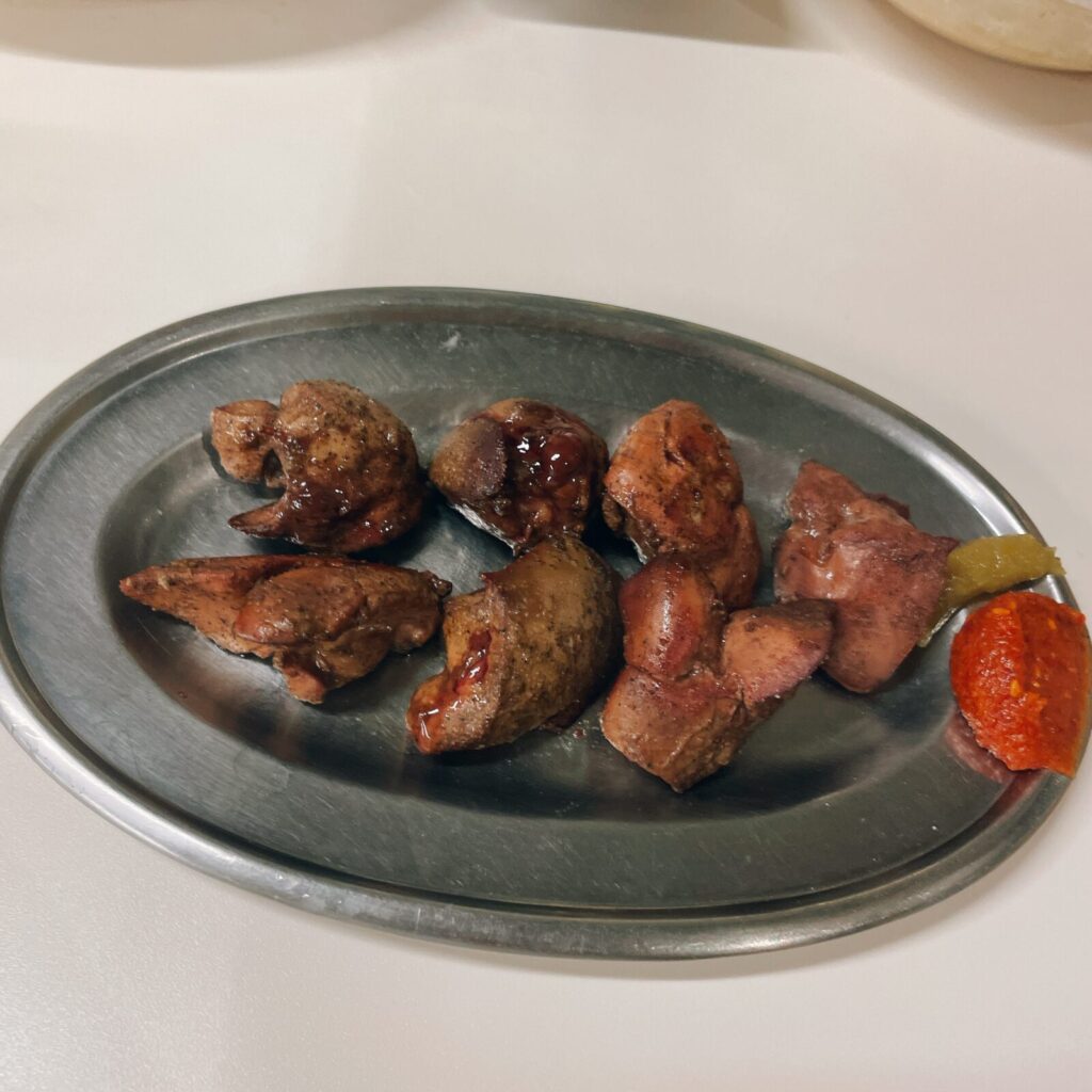 東京・大山の鳥椿のレバ焼き。