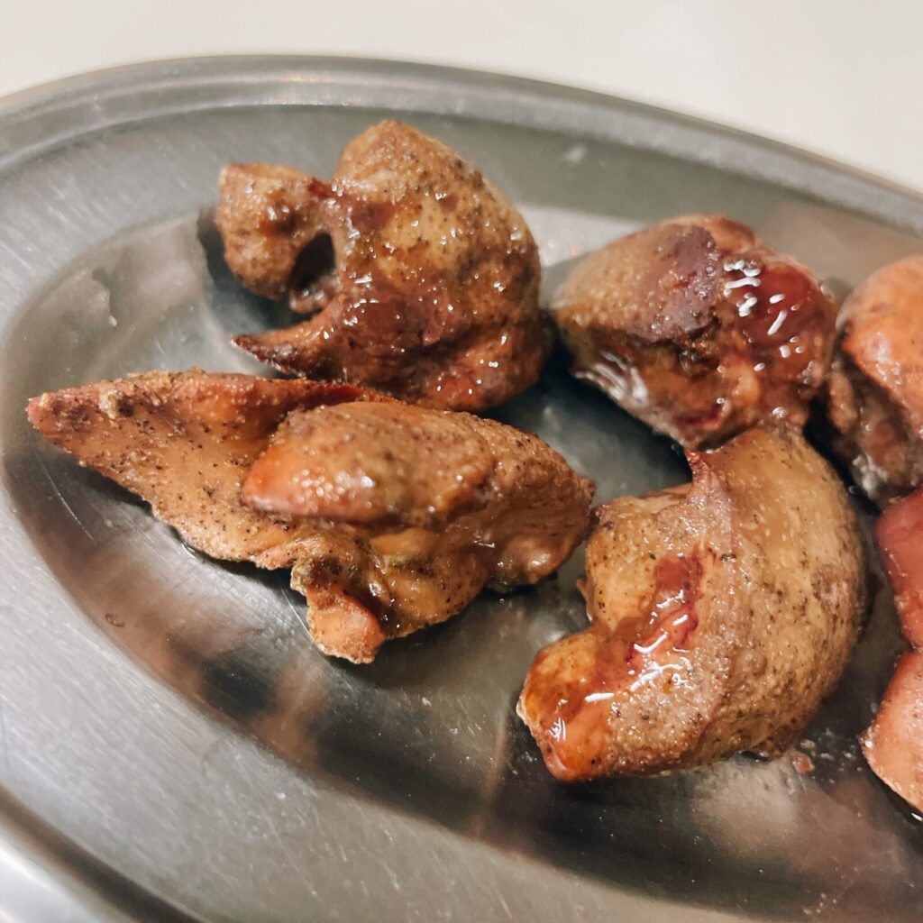 東京・大山の鳥椿のレバ焼き。