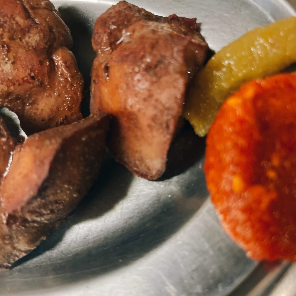 東京・大山の鳥椿のレバ焼き。