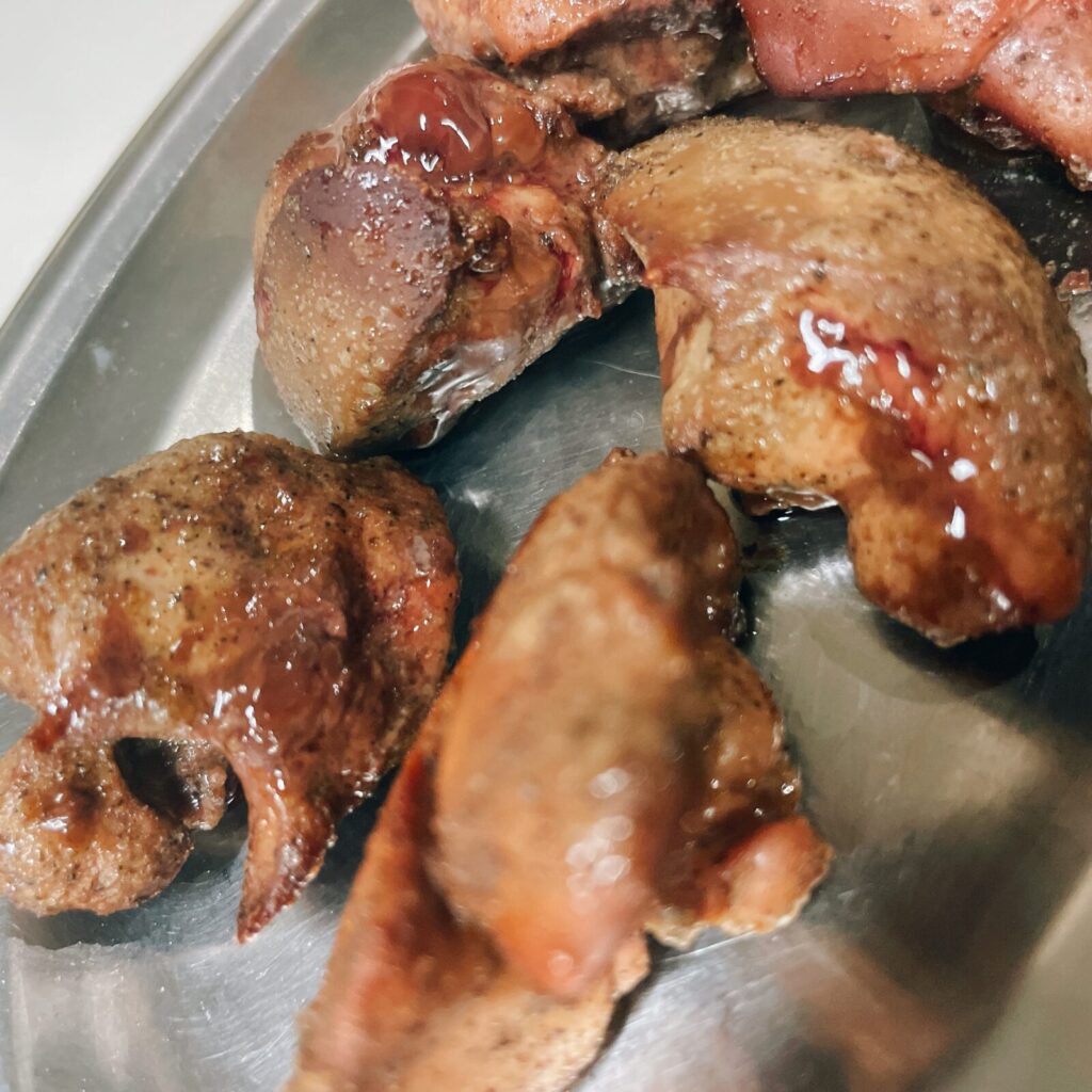 東京・大山の鳥椿のレバ焼き。