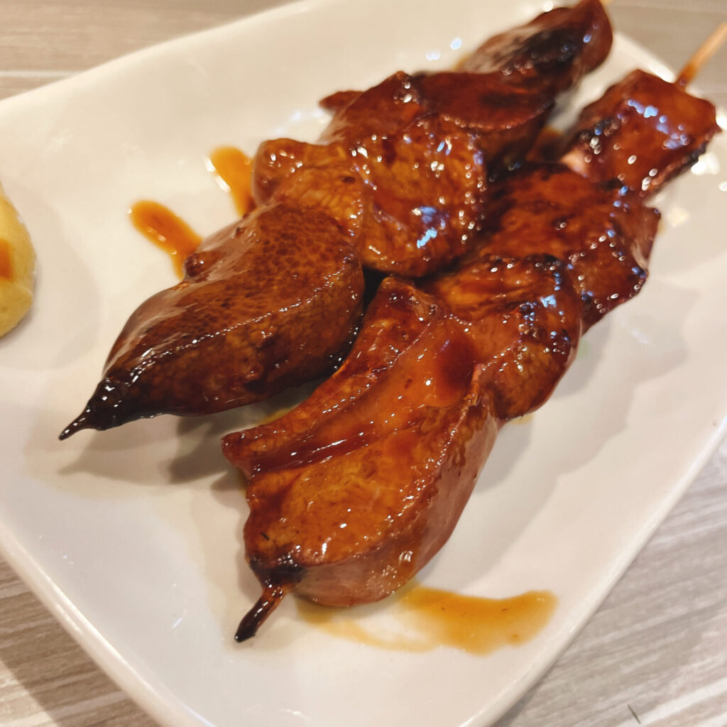 池袋「もつ焼男体山」豚レバー串