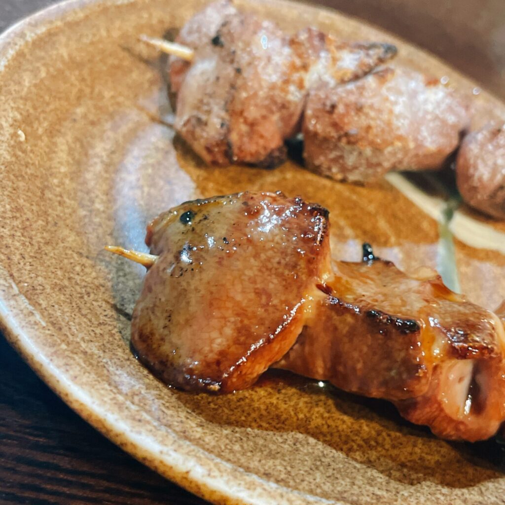 高円寺「やきとん長良」串焼きレバー