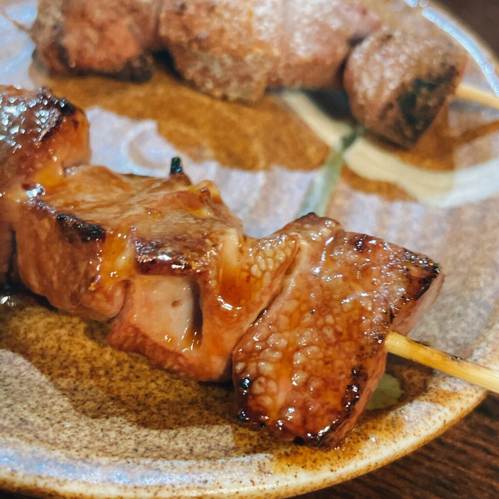 高円寺「やきとん長良」串焼きレバー