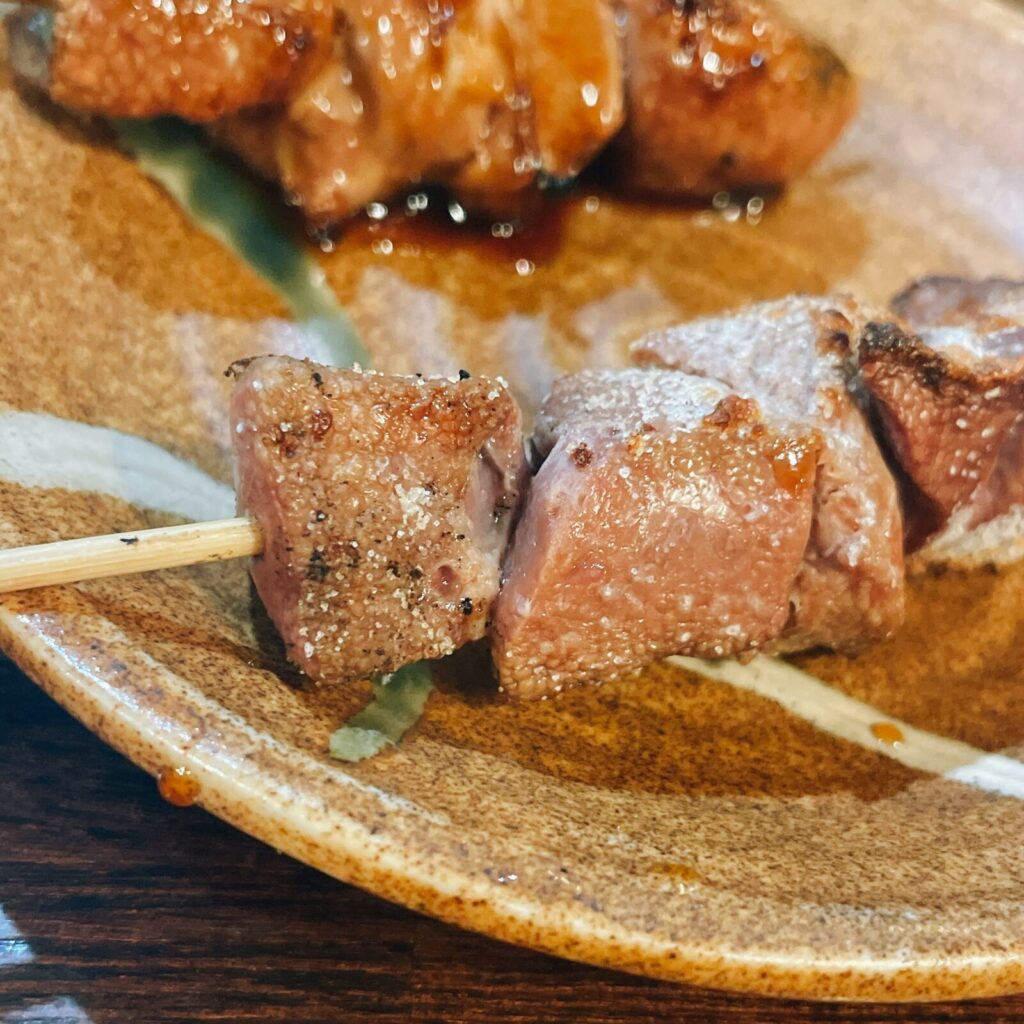 高円寺「やきとん長良」串焼きレバー