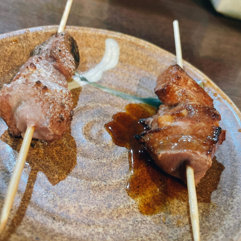 高円寺「やきとん長良」串焼きレバー