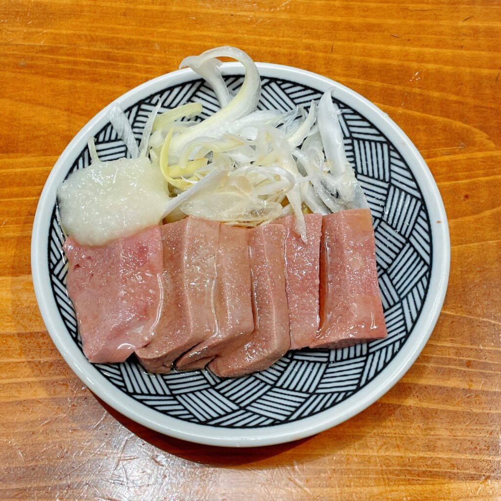 池袋「もつ焼きパラダイス富士」低温調理レバ刺し