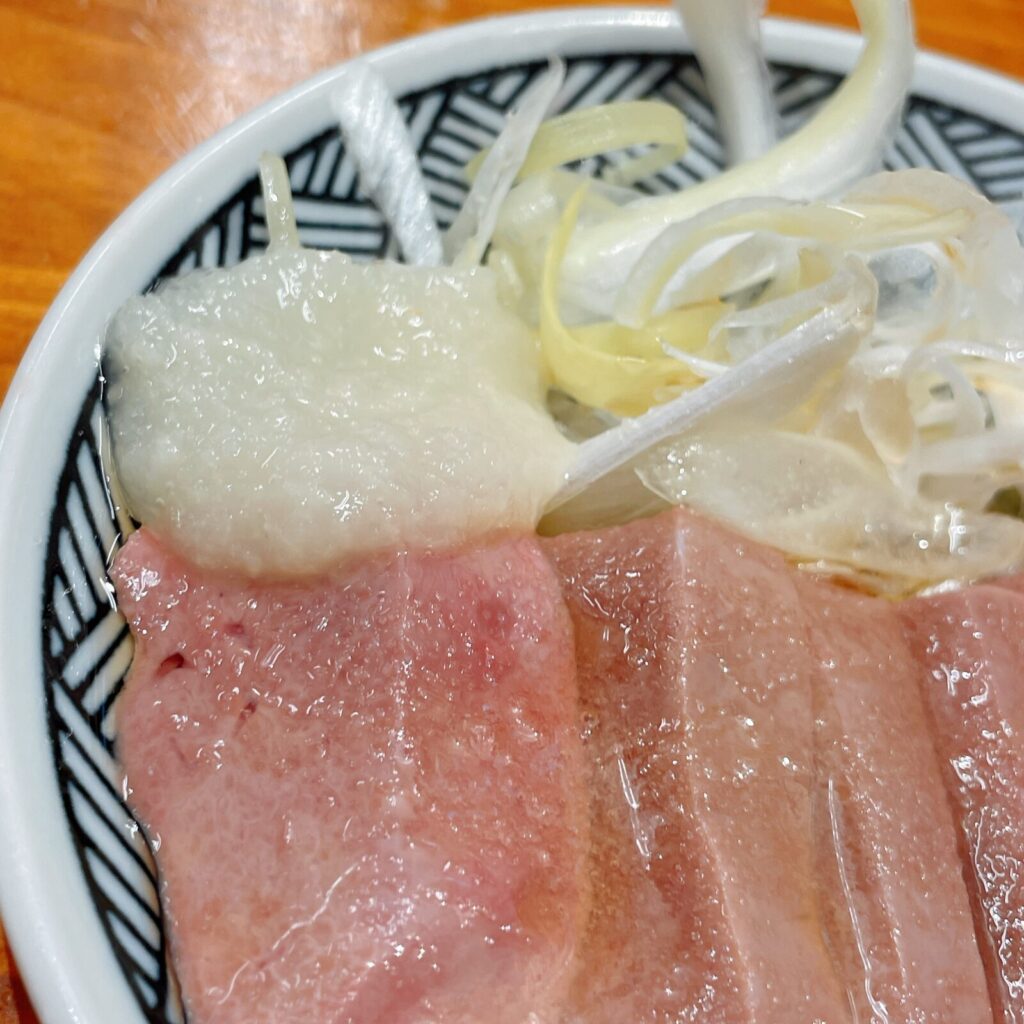 池袋「もつ焼きパラダイス富士」低温調理レバ刺し