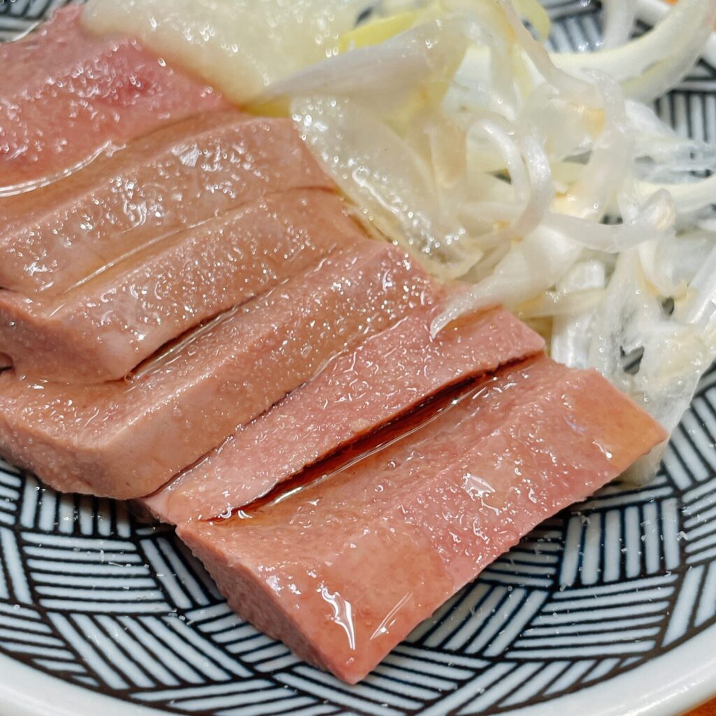 池袋「もつ焼きパラダイス富士」低温調理レバ刺し