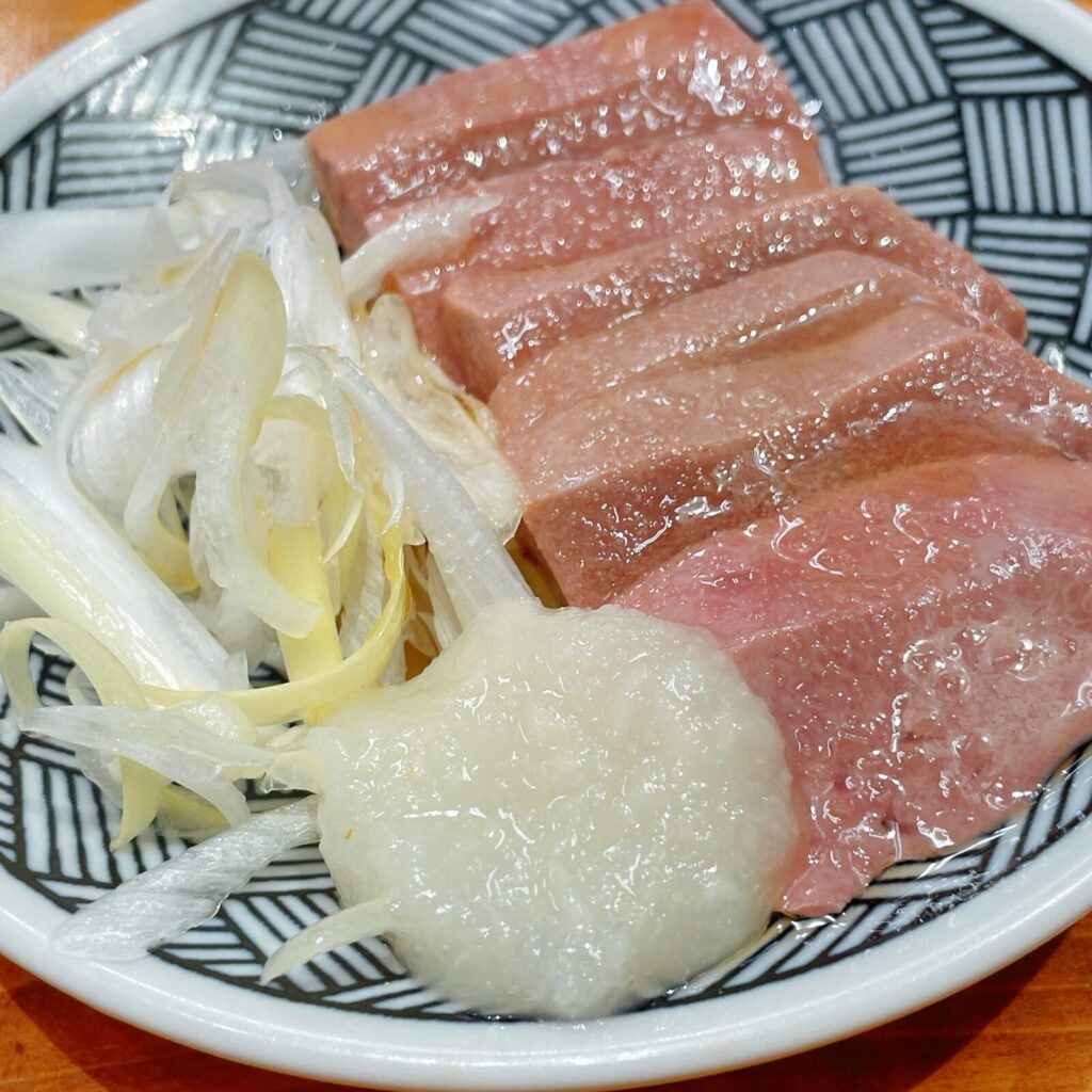 池袋「もつ焼きパラダイス富士」低温調理レバ刺し