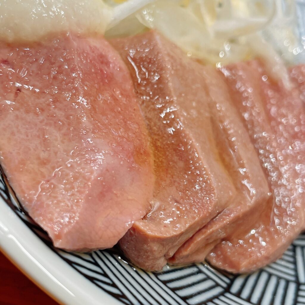 池袋「もつ焼きパラダイス富士」低温調理レバ刺し