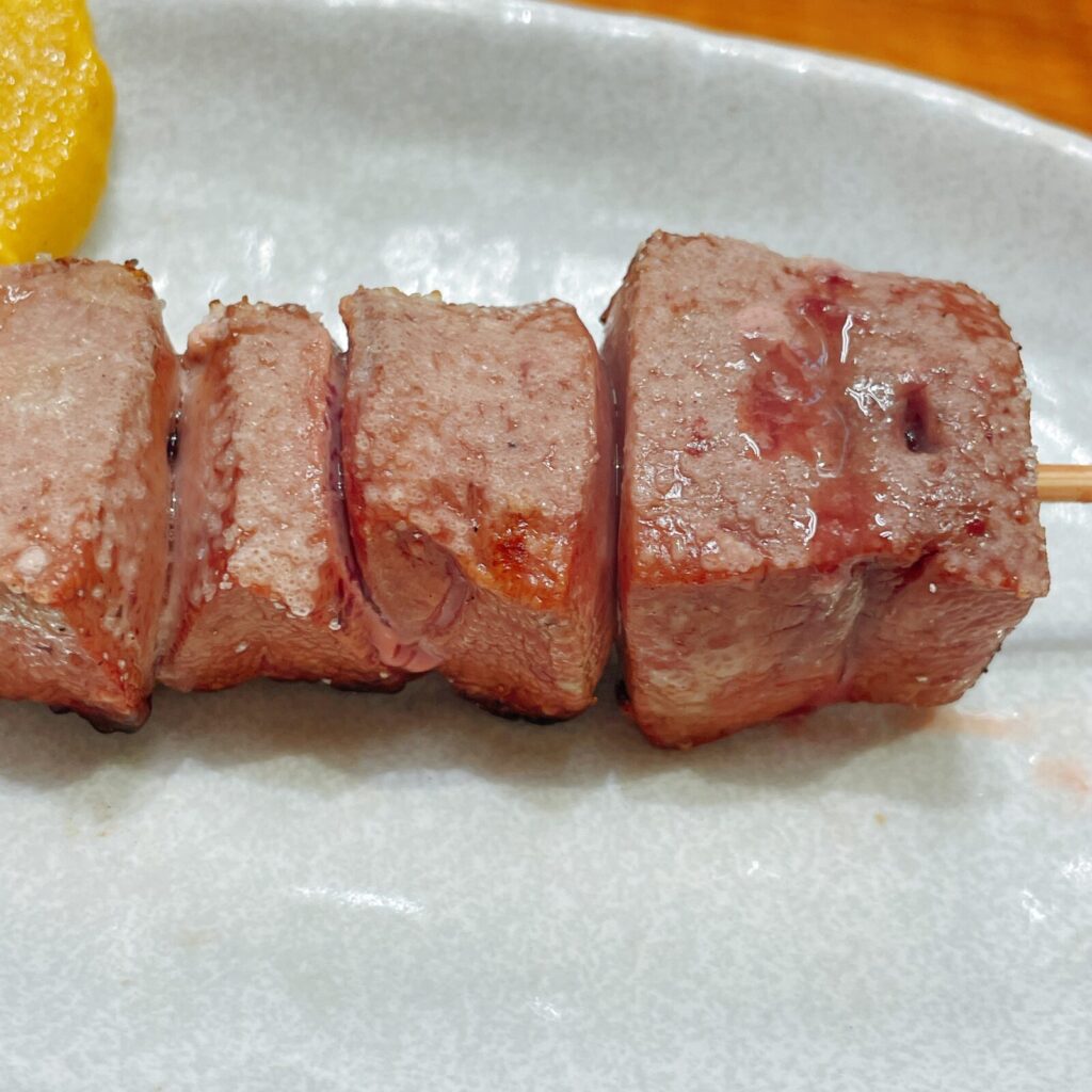 池袋「もつ焼きパラダイス富士」豚レバー串