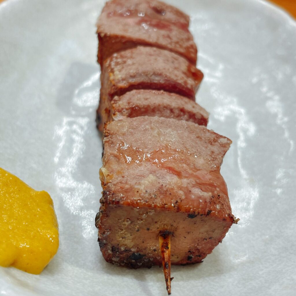 池袋「もつ焼きパラダイス富士」豚レバー串