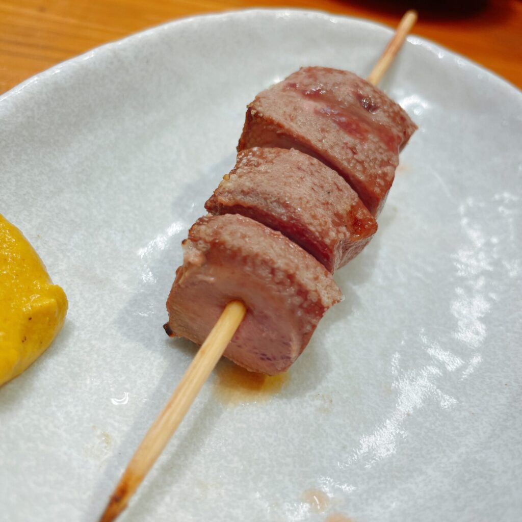 池袋「もつ焼きパラダイス富士」豚レバー串