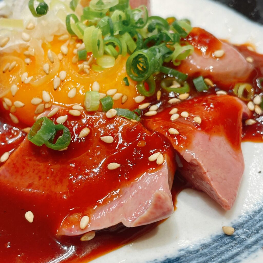 池袋「もつ焼きパラダイス富士」レバユッケ