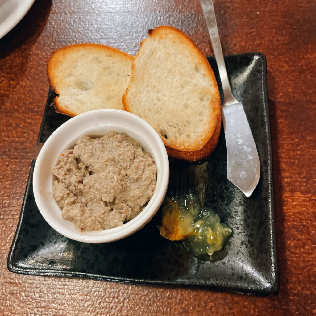 ひばりヶ丘「てるてる」白レバーのパテ