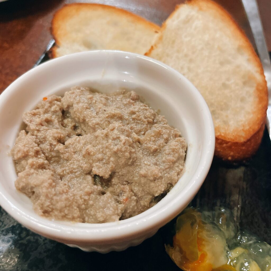 ひばりヶ丘「てるてる」白レバーのパテ