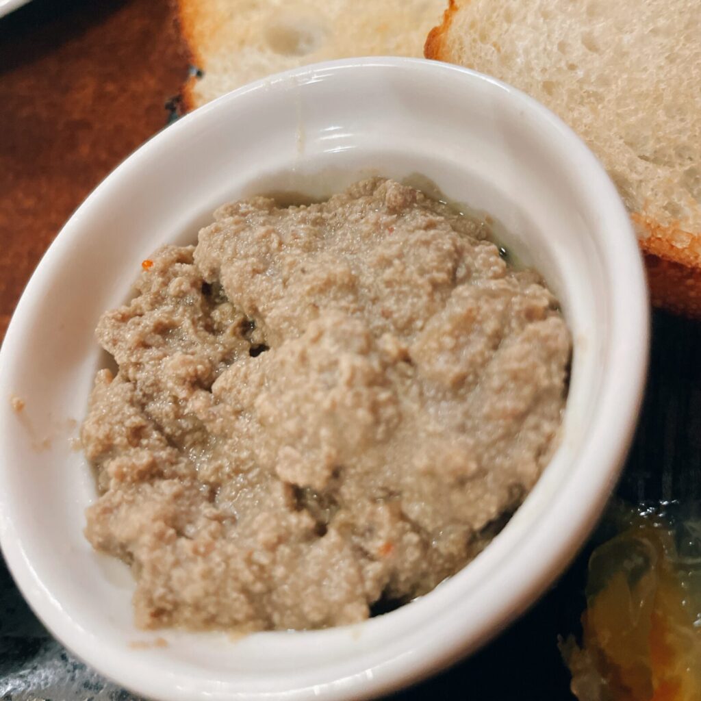 ひばりヶ丘「てるてる」白レバーのパテ