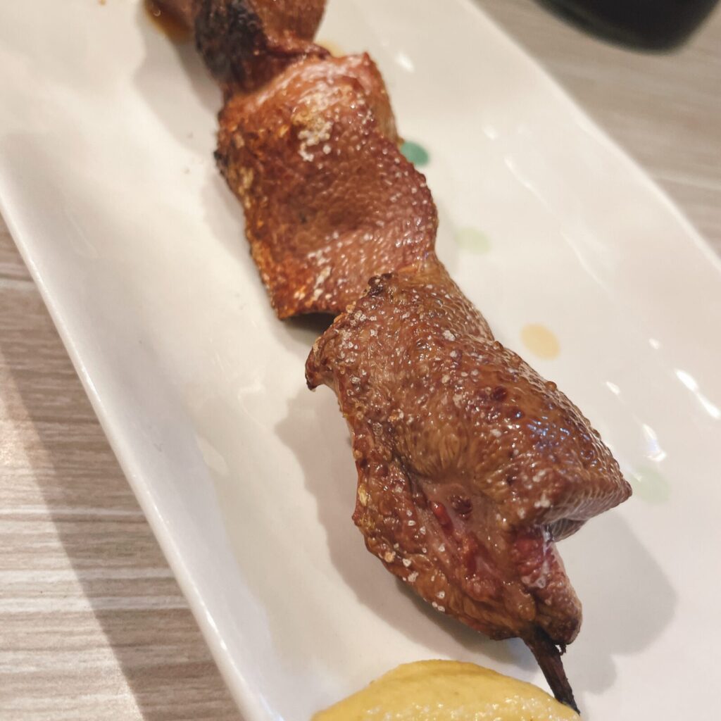 池袋「もつ焼男体山」豚レバー串