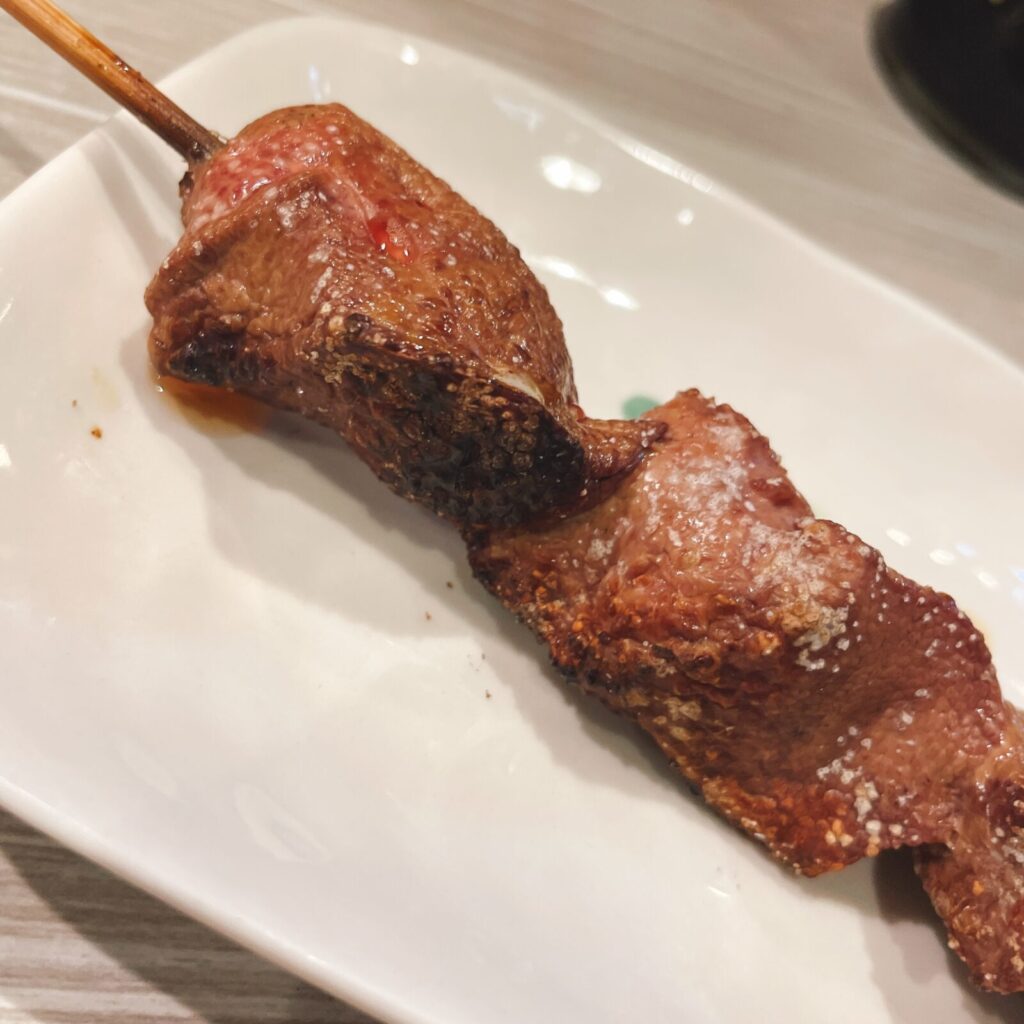 池袋「もつ焼男体山」豚レバー串