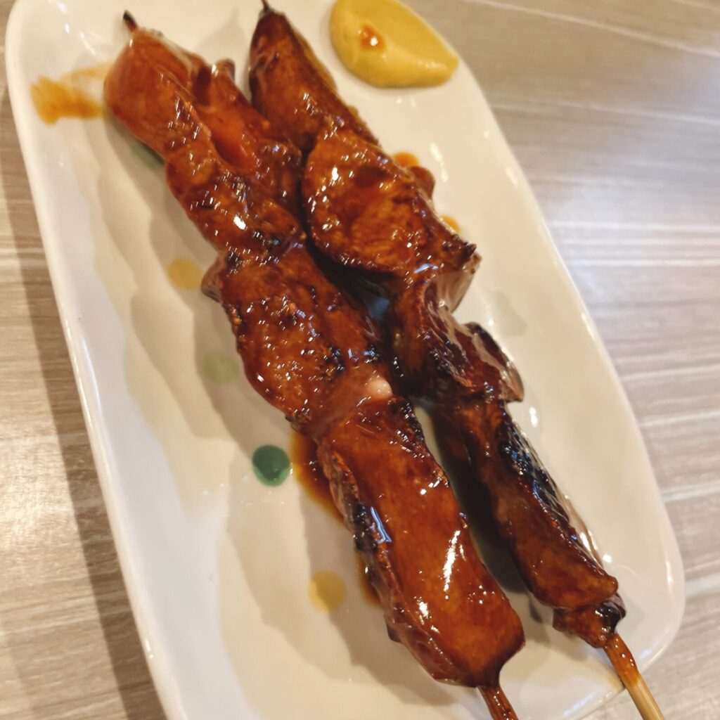 池袋「もつ焼男体山」豚レバー串