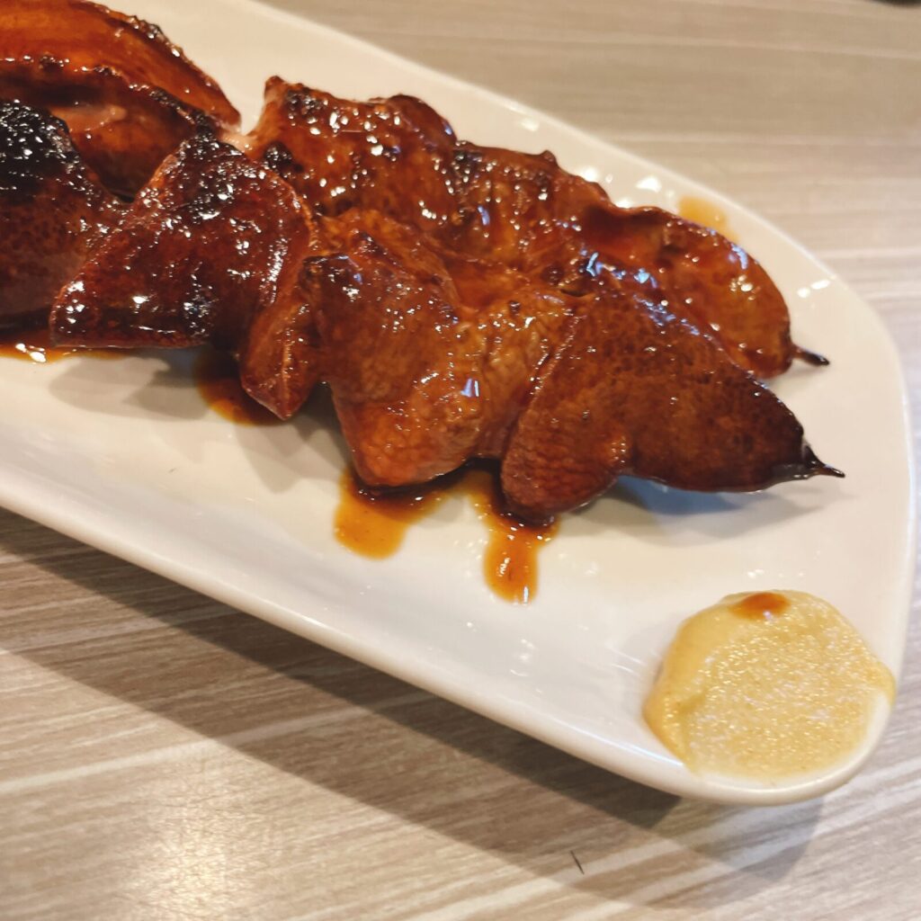 池袋「もつ焼男体山」豚レバー串