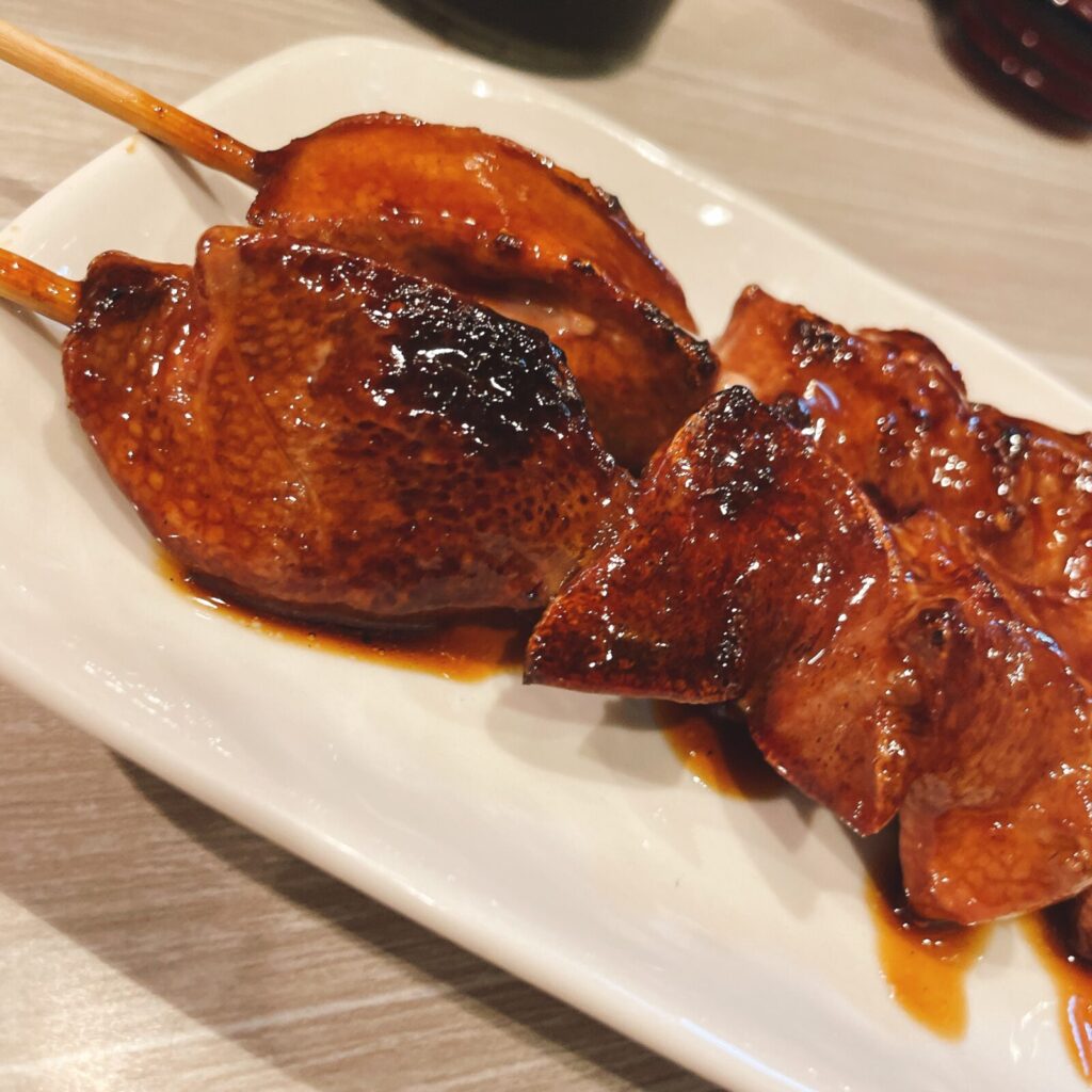 池袋「もつ焼男体山」豚レバー串