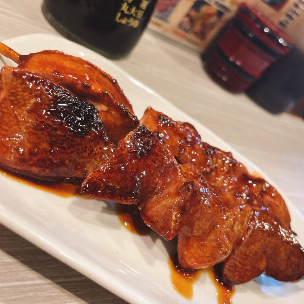 池袋「もつ焼男体山」豚レバー串
