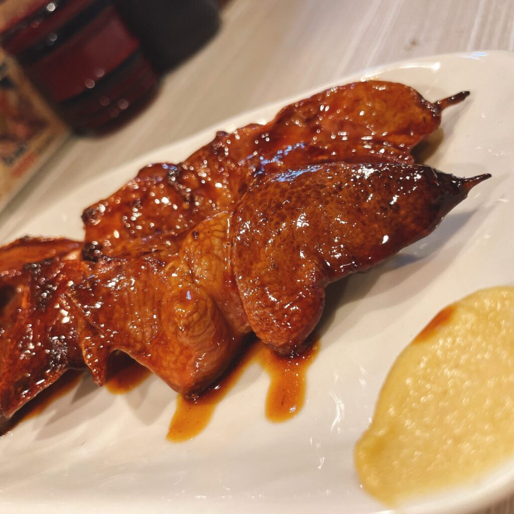 池袋「もつ焼男体山」豚レバー串