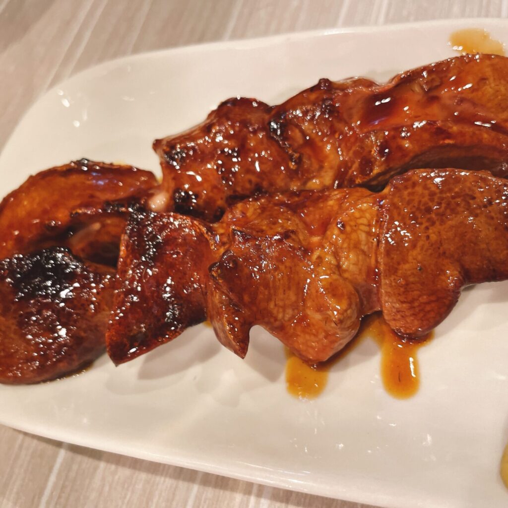 池袋「もつ焼男体山」豚レバー串