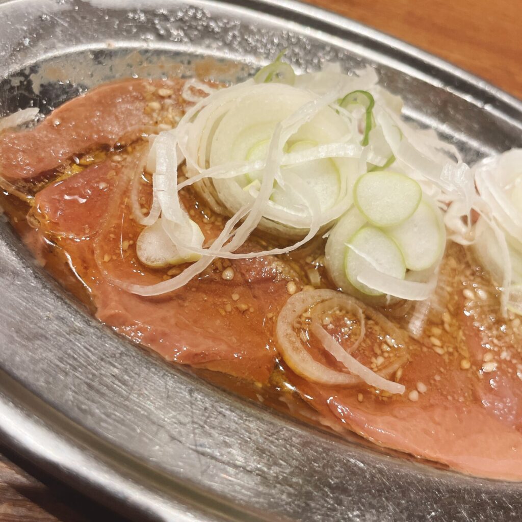 池袋「新時代」白レバー刺し