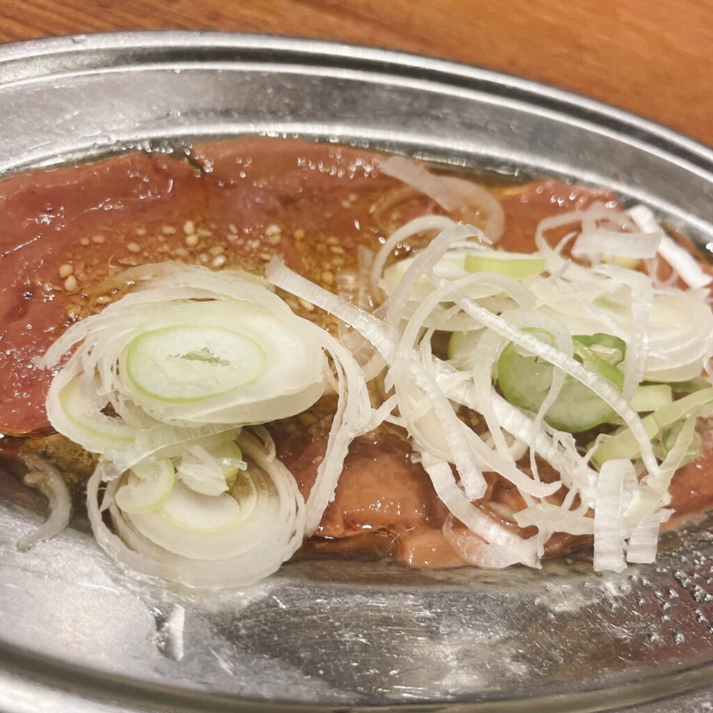 池袋「新時代」白レバー刺し