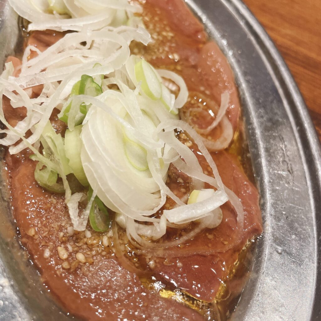 池袋「新時代」白レバー刺し