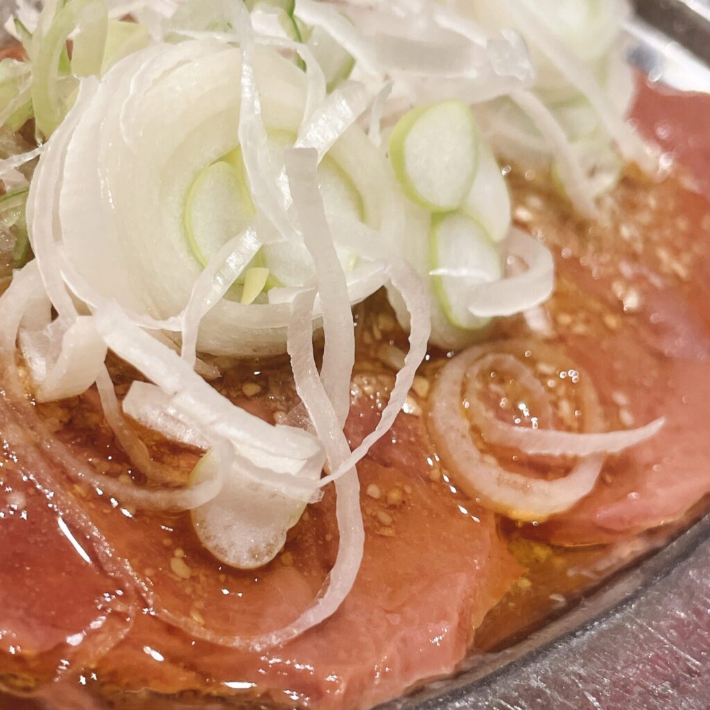 池袋「新時代」白レバー刺し