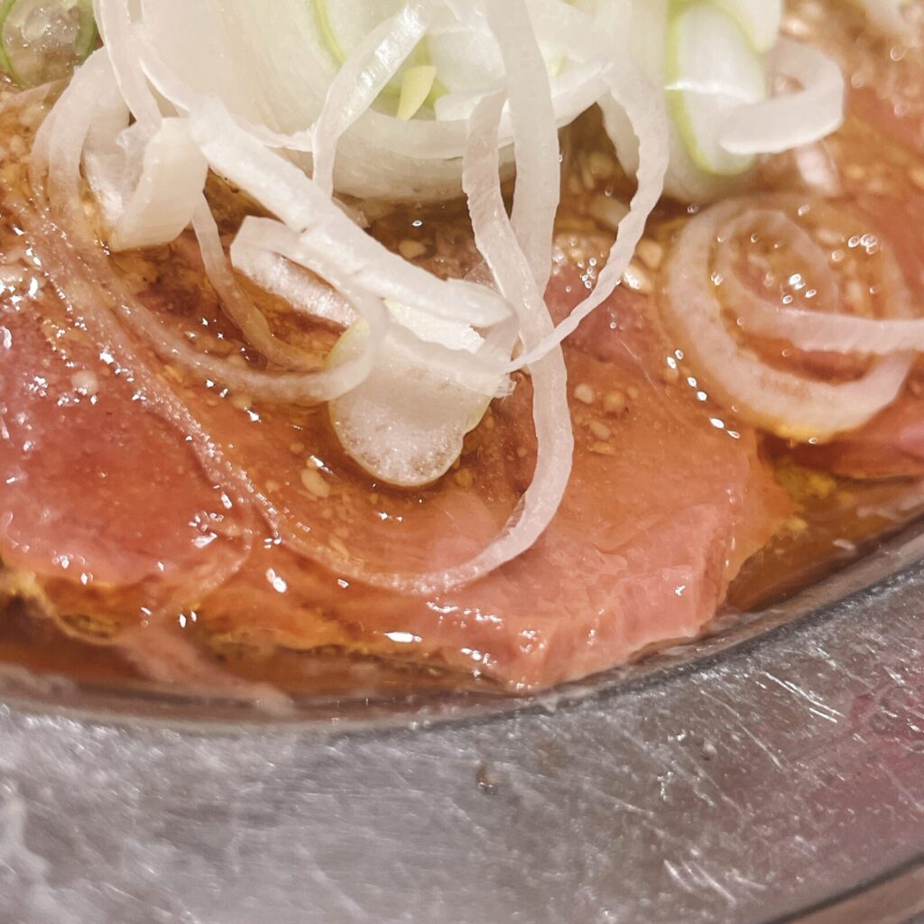 池袋「新時代」白レバー刺し