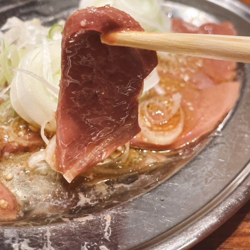 池袋「新時代」白レバー刺し